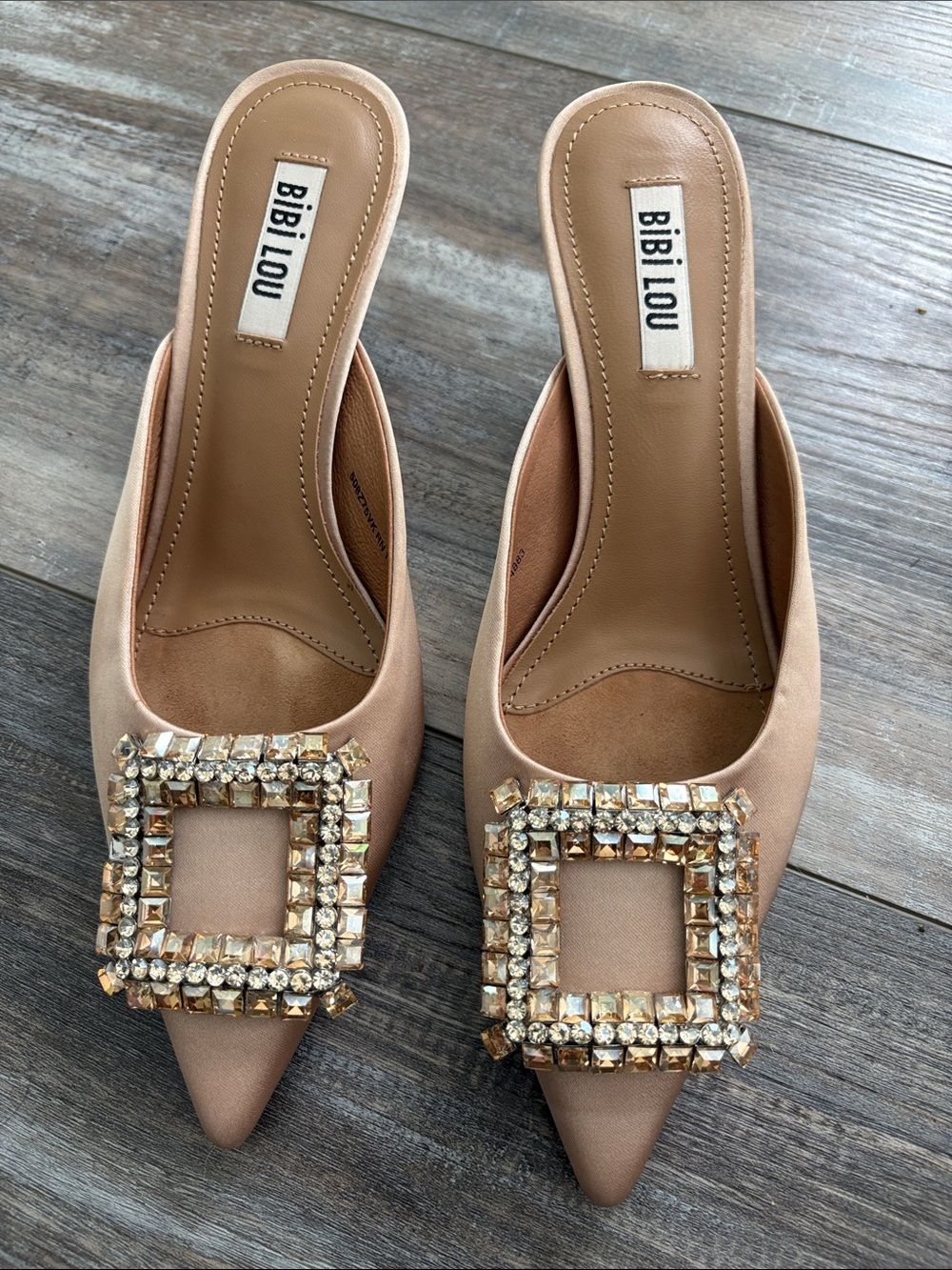 ANTHROPOLOGIE BIBI LOU Cream Satin Mules with Rhinestone Embellishment Size 36 - Picture 2 of 11